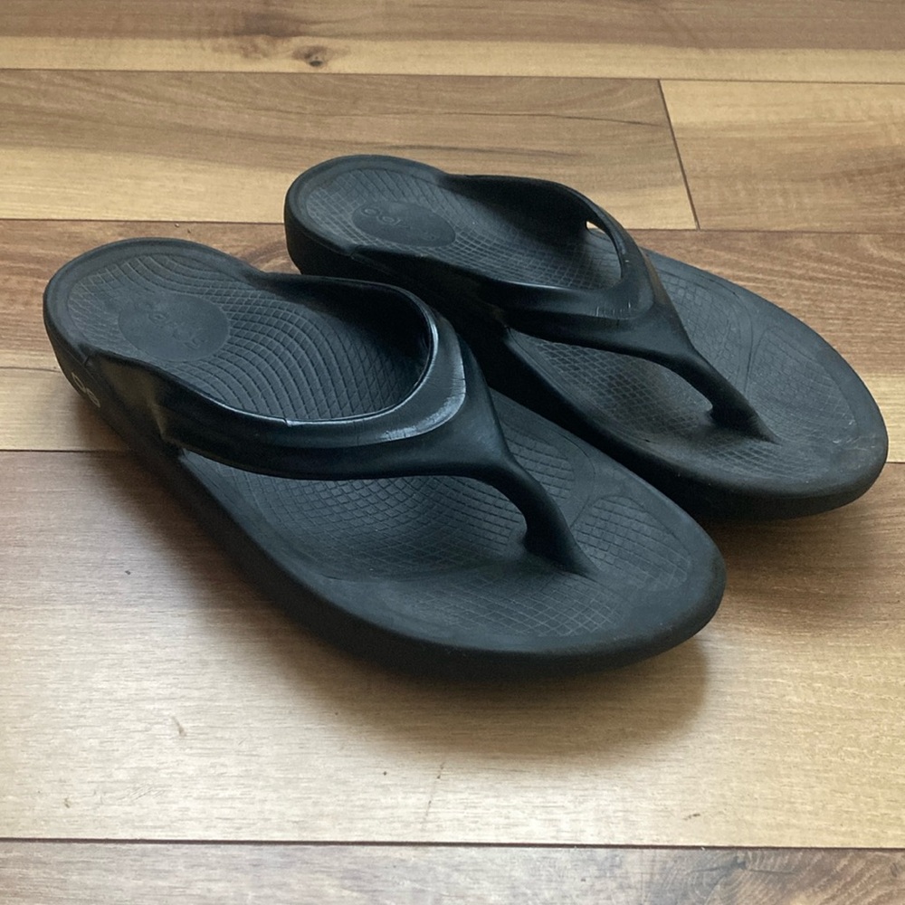 OOFOS Original Thong Sandals